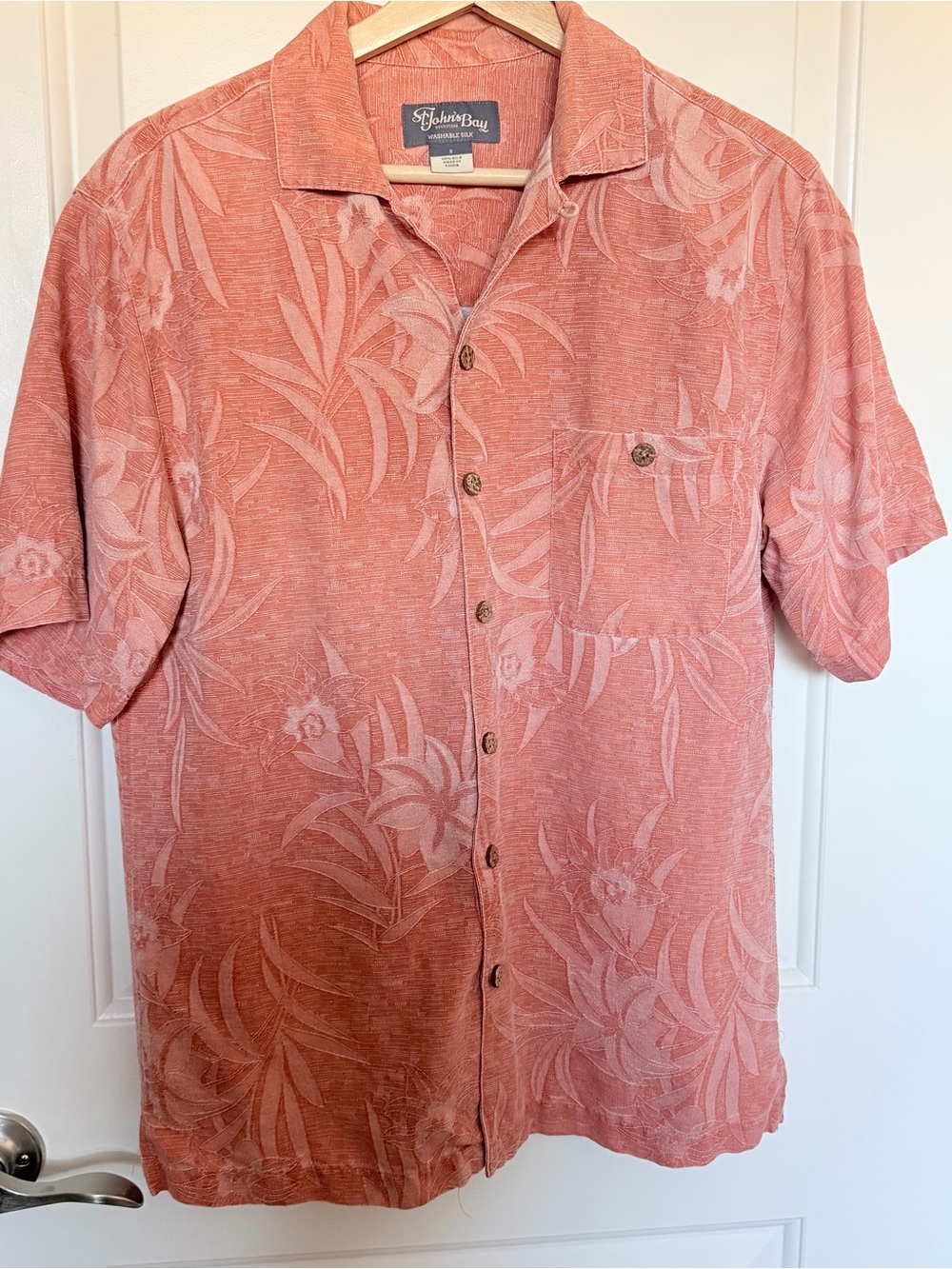 St. John's Bay Mens Washable Silk Peach Floral Button Up Shirt S Vacationcore